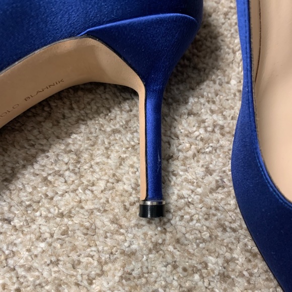 Authentic Manolo Blahnik Hangisi Heels - Picture 3 of 8